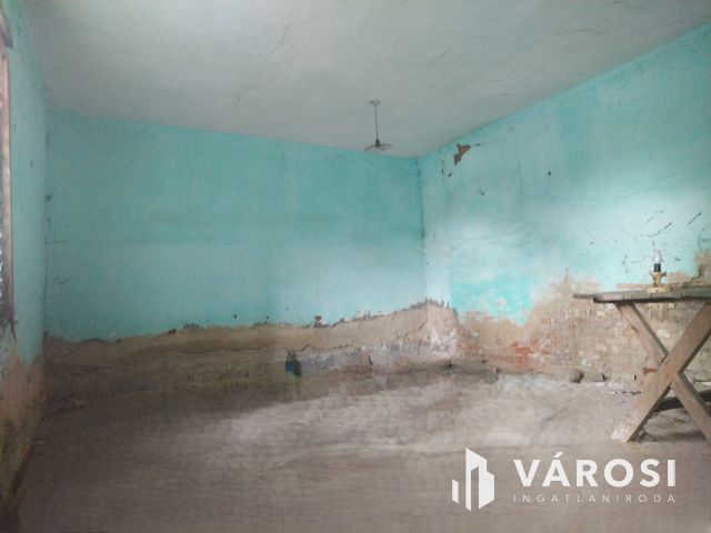 Vállalkozásra alkalmas, saroktelken lévő ház!