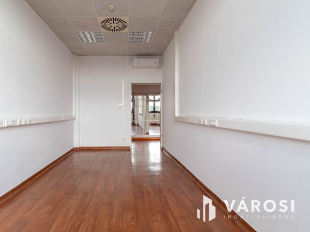 132 m2-es üzlet/bemutatóterem Csepel HÉV-állomástól 2 percre