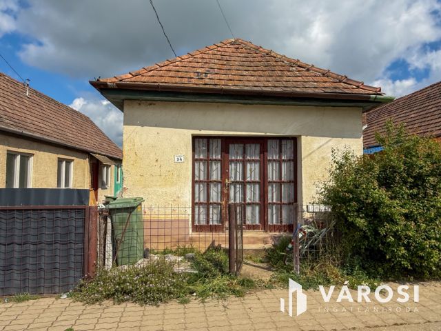 Karancslapujtőn kedvező áron kínált vályogház eladó!
