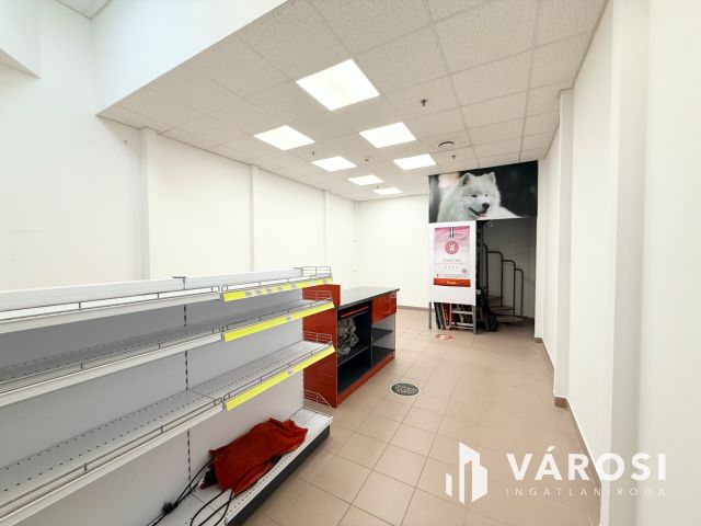 36 m² + 22 m² galériás üzlethelyiség kiadó a Pólusban