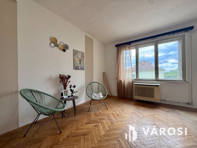 Budapesti úton 2. emeleti, 2 szobás lakás eladó!