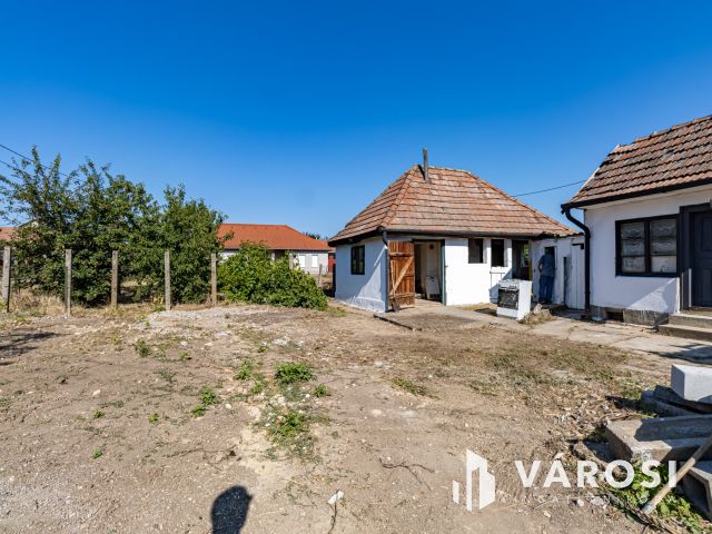 Felújított családi ház, saroktelken, Zsámbokon