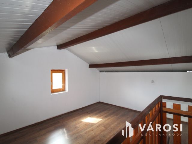 Gyümölcsös és otthon a Mentettréten