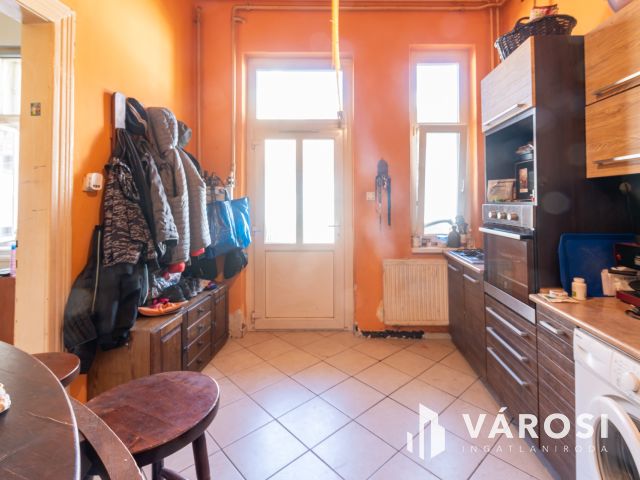 RÁKOSPALOTA 92 M² + KERT + PINCE – 2 HÁZRÉSZ: 81,8 M FT!