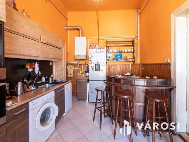 RÁKOSPALOTA 92 M² + KERT + PINCE – 2 HÁZRÉSZ: 81,8 M FT!