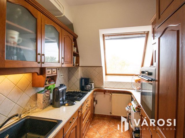 Kiadó 75 m2 Erkélyes tégla lakás Győr Belvárosában beállóval