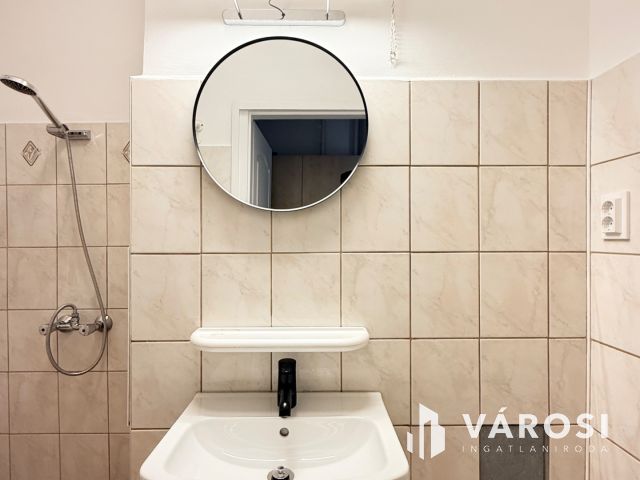 Erkélyes, 1. emeleti garzonlakás (30m²) M3 metróvonalon
