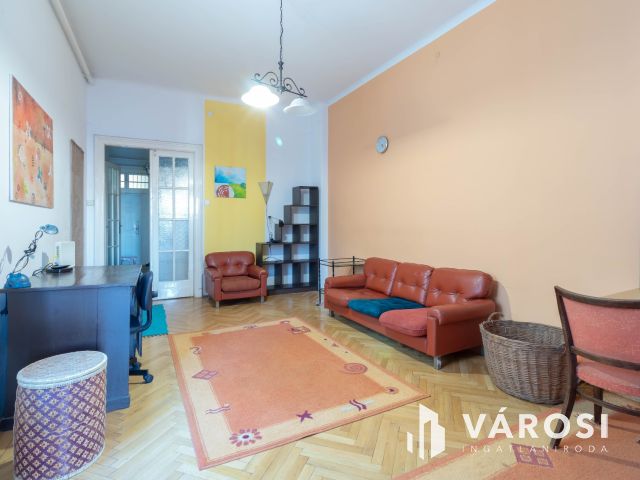 72 m2-es lakás, pár lépés a Duna, a Fővám tér, a Corvinus